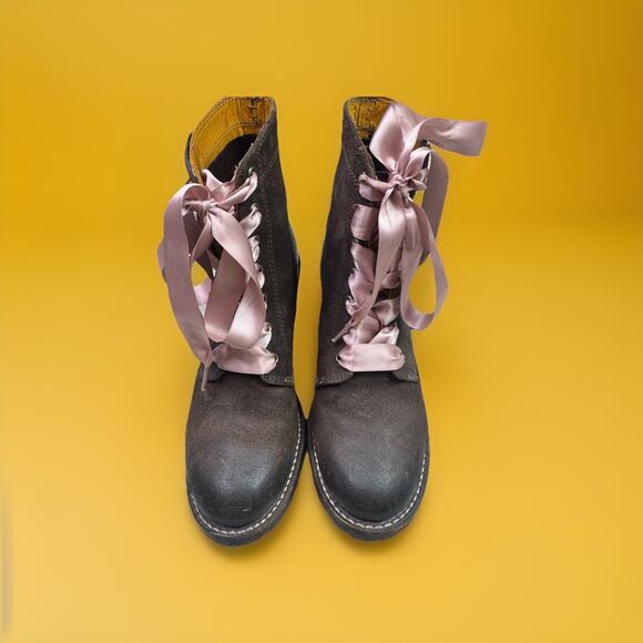 Frye Y2k Combat Lace-Up Boot, Sabrina 6G Brown w/ Pink Ribbon Laces Size 8 - Picture 6 of 16